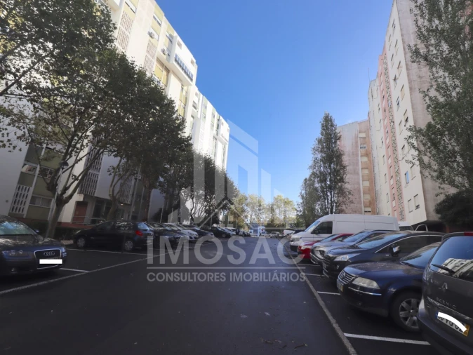 Apartamento T3 para Venda em Santo António dos Cavaleiros e Frielas Foto 13