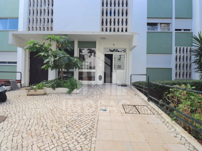 Apartamento T3 para Venda em Santo António dos Cavaleiros e Frielas