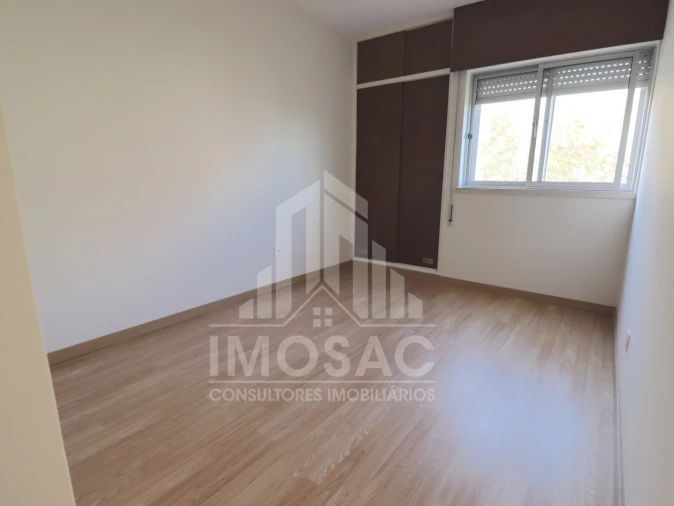 Apartamento T3 para Venda em Santo António dos Cavaleiros e Frielas Foto 4