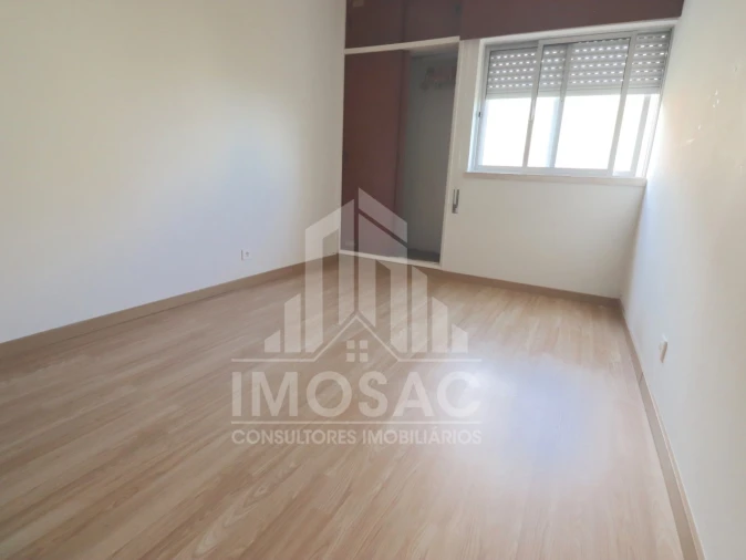 Apartamento T3 para Venda em Santo António dos Cavaleiros e Frielas Foto 14