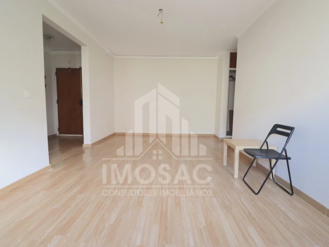 Apartamento T3 para Venda em Santo António dos Cavaleiros e Frielas Foto 3