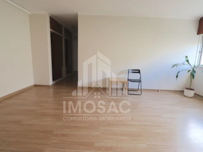 Apartamento T3 para Venda em Santo António dos Cavaleiros e Frielas Foto 21