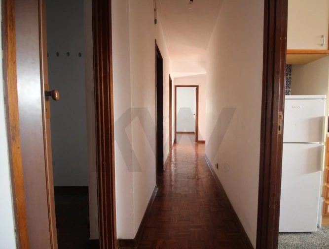 Apartamento T3 para Arrendamento em Santo Antonio dos Olivais Foto 7