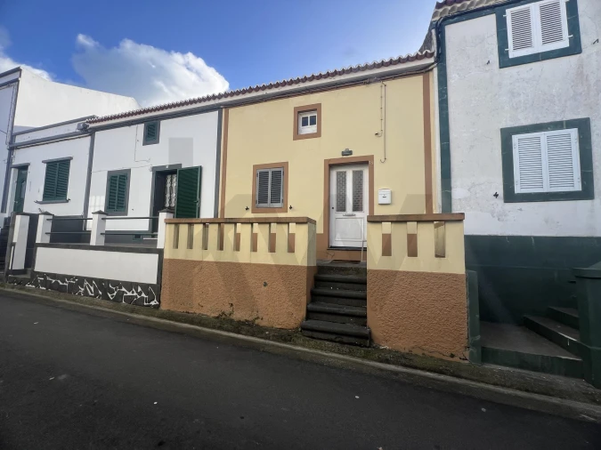 Moradia T1 para Venda em Ribeirinha Foto 1