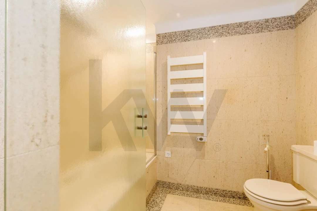 Apartamento T4 para Arrendamento em Alvalade Foto 16