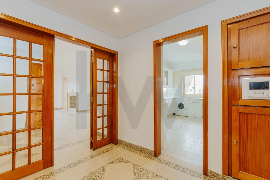 Apartamento T4 para Arrendamento em Alvalade Foto 10