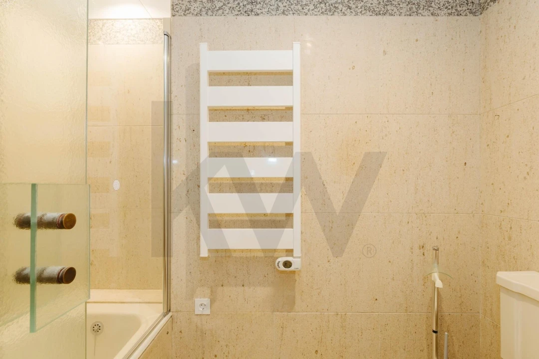 Apartamento T4 para Arrendamento em Alvalade Foto 17