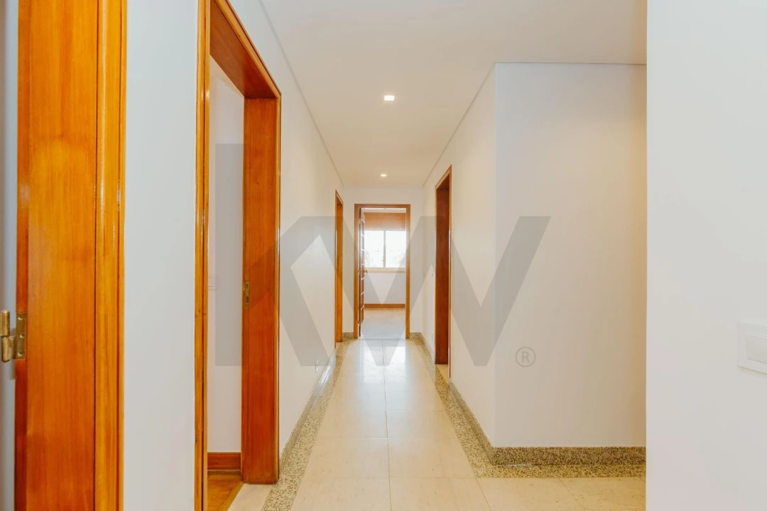 Apartamento T4 para Arrendamento em Alvalade Foto 18