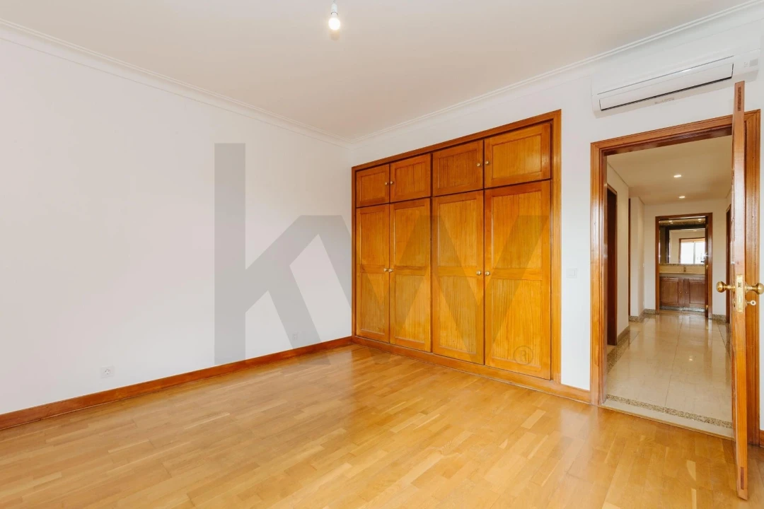 Apartamento T4 para Arrendamento em Alvalade Foto 26