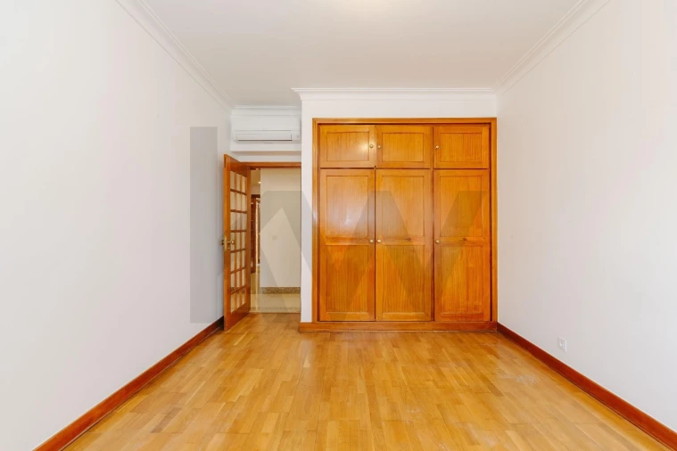 Apartamento T4 para Arrendamento em Alvalade Foto 19