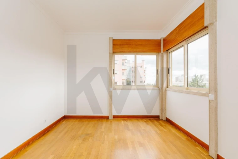 Apartamento T4 para Arrendamento em Alvalade Foto 24