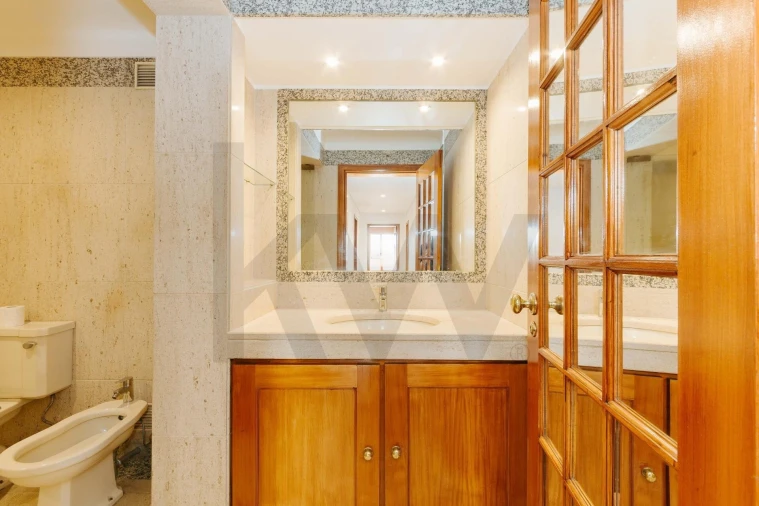 Apartamento T4 para Arrendamento em Alvalade Foto 14