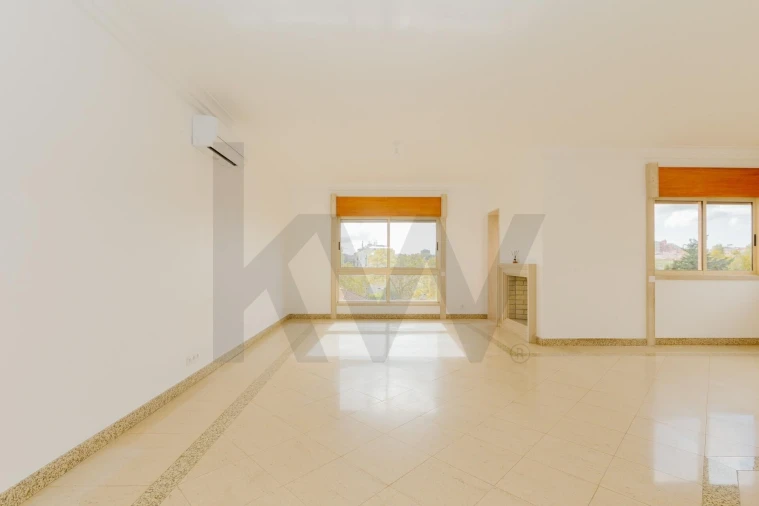 Apartamento T4 para Arrendamento em Alvalade Foto 11