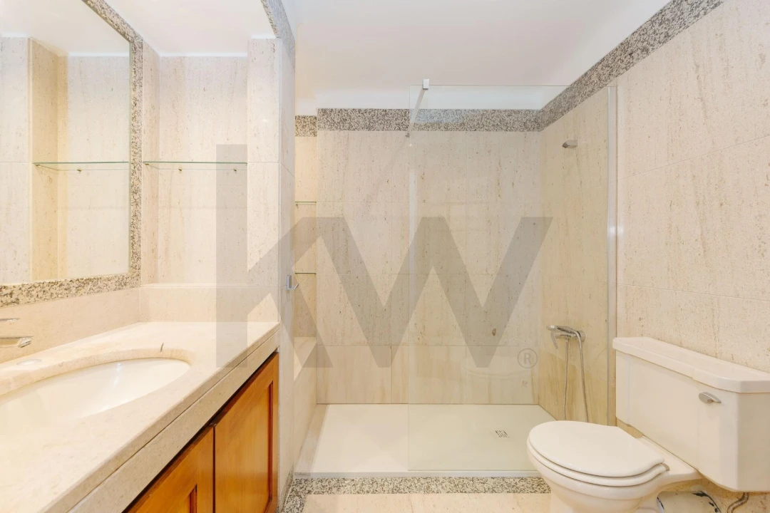 Apartamento T4 para Arrendamento em Alvalade Foto 23