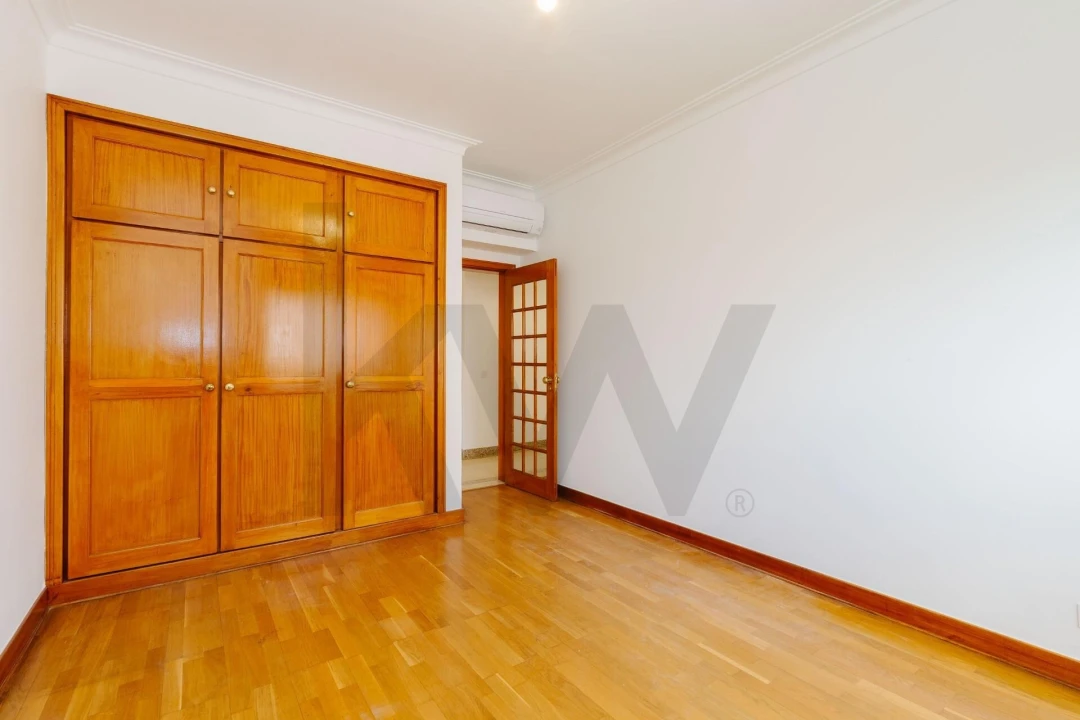 Apartamento T4 para Arrendamento em Alvalade Foto 20