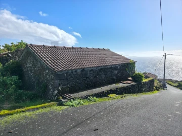 Terreno para Venda em Calheta de Nesquim