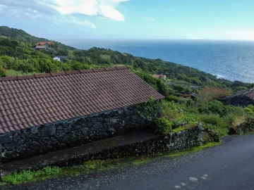 Terreno para Venda em Calheta de Nesquim
