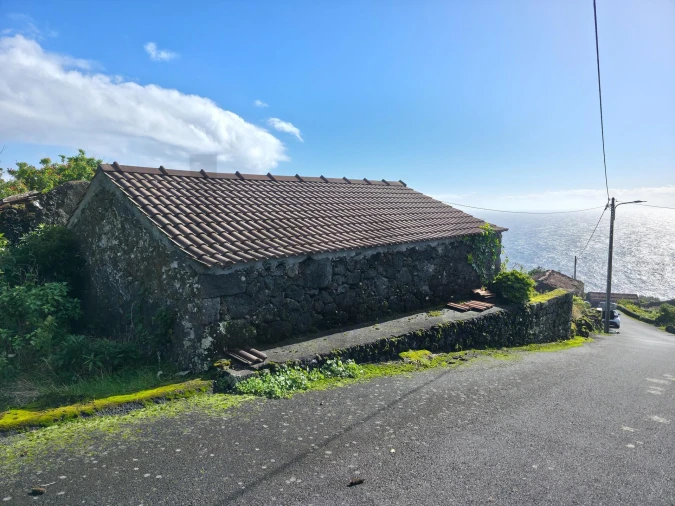 Terreno para Venda em Calheta de Nesquim Foto 2