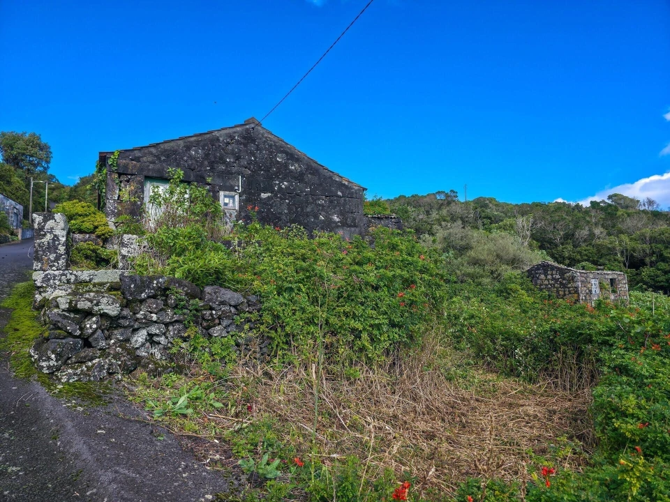 Terreno para Venda em Calheta de Nesquim Foto 2