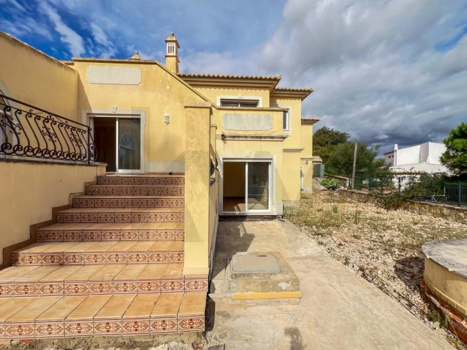 Moradia T4 para Venda em Santa Barbara de Nexe Foto 8