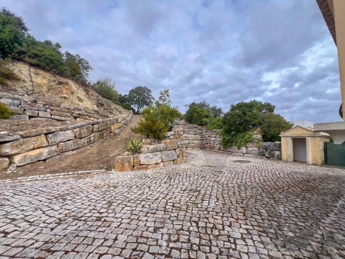 Moradia T4 para Venda em Santa Barbara de Nexe Foto 17