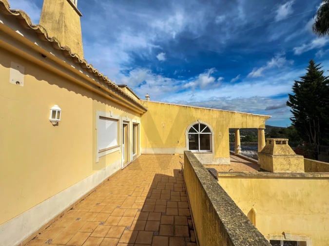 Moradia T4 para Venda em Santa Barbara de Nexe Foto 14