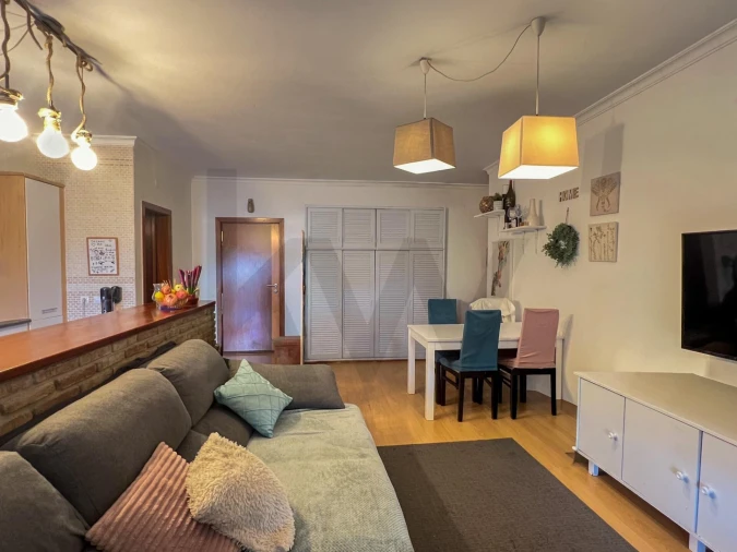 Apartamento T2 para Venda em Quelfes Foto 11