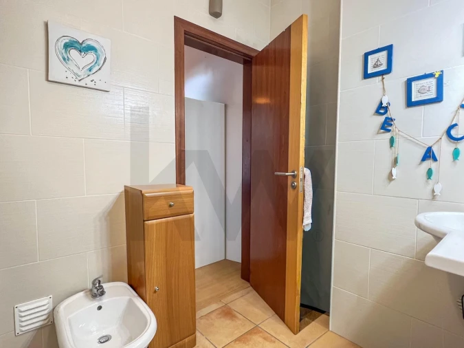 Apartamento T2 para Venda em Quelfes Foto 23