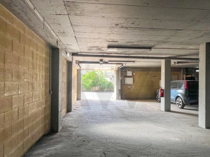 Apartamento T2 para Venda em Quelfes Foto 30