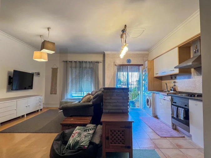 Apartamento T2 para Venda em Quelfes Foto 6