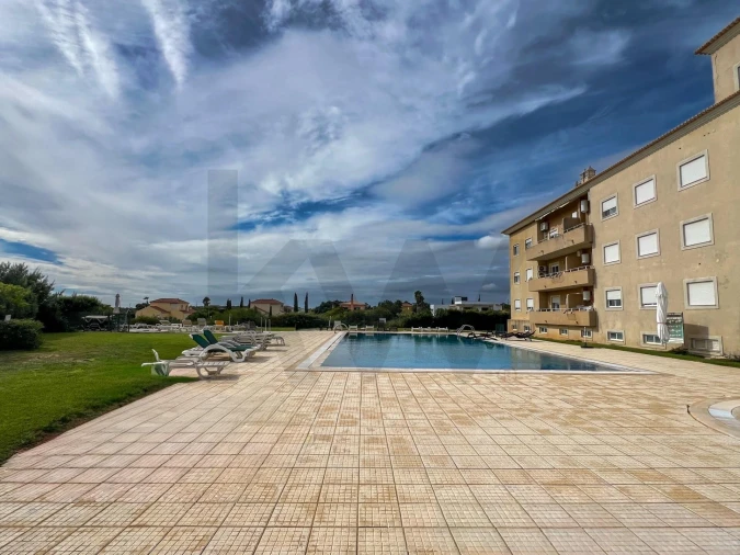 Apartamento T2 para Venda em Quelfes Foto 34