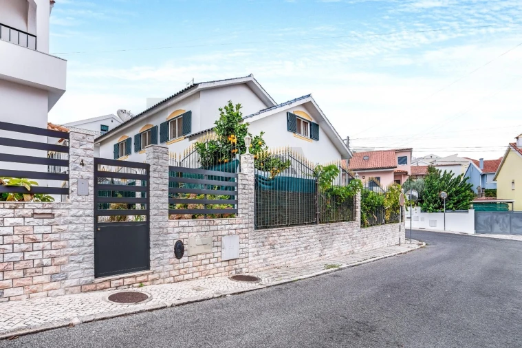 Moradia T4 para Venda em Pontinha e Famões Foto 22