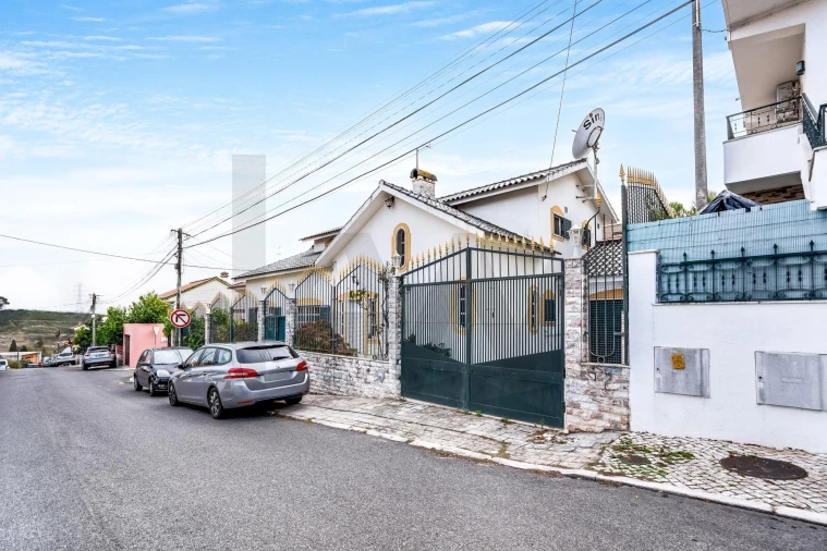 Moradia T4 para Venda em Pontinha e Famões Foto 23