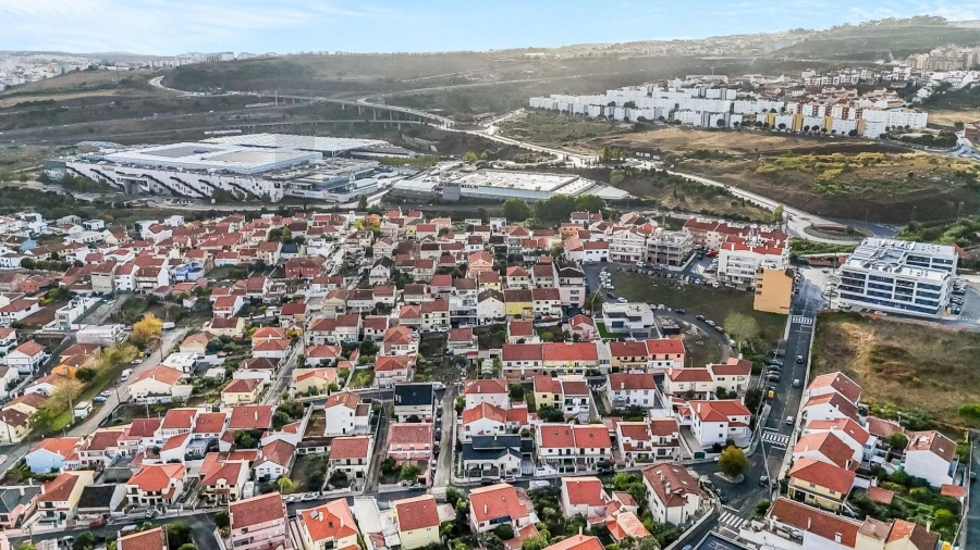 Moradia T4 para Venda em Pontinha e Famões Foto 10