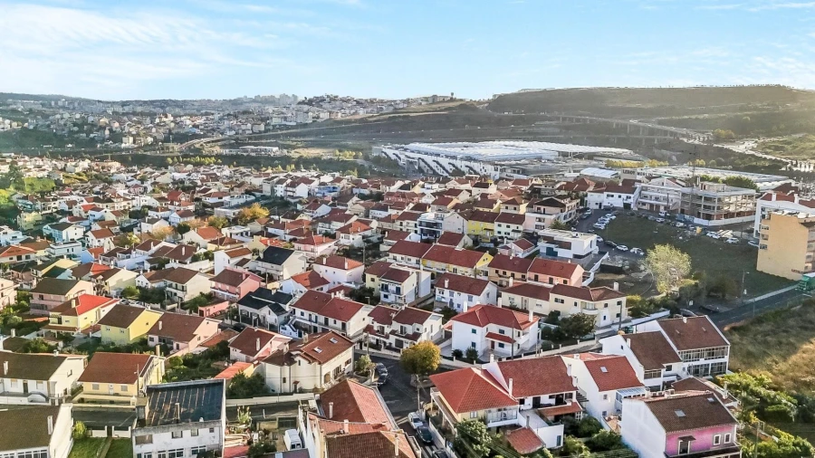 Moradia T4 para Venda em Pontinha e Famões Foto 14