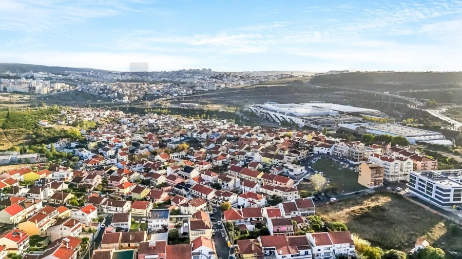 Moradia T4 para Venda em Pontinha e Famões Foto 15