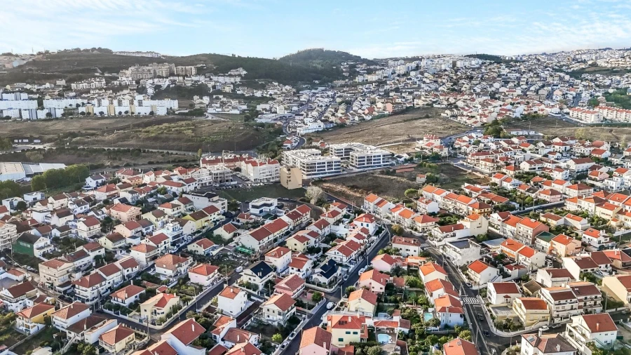 Moradia T4 para Venda em Pontinha e Famões Foto 16