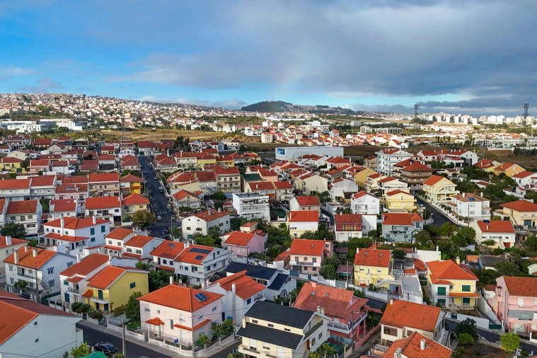 Moradia T4 para Venda em Pontinha e Famões Foto 8