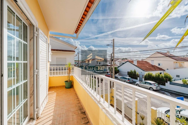 Moradia T4 para Venda em Seixal, Arrentela e Aldeia de Paio Pires Foto 44