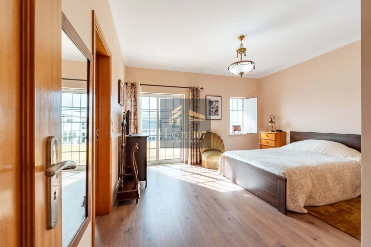 Moradia T4 para Venda em Seixal, Arrentela e Aldeia de Paio Pires Foto 37