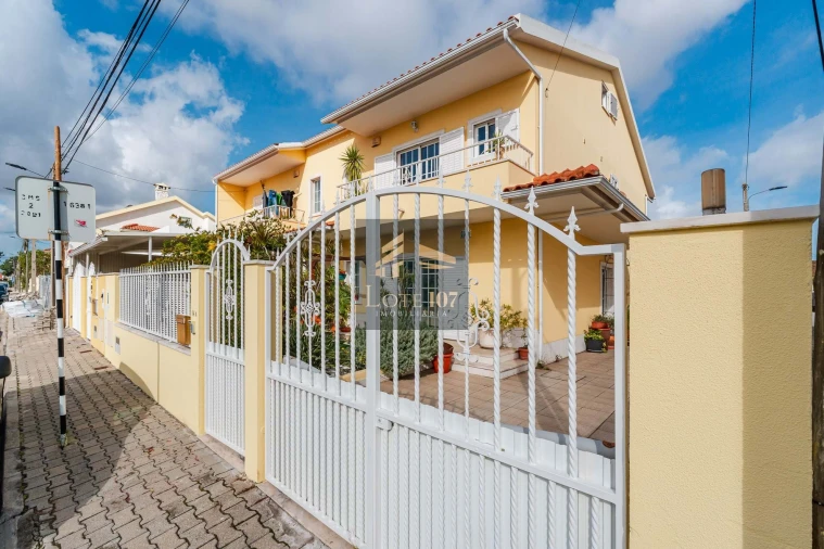 Moradia T4 para Venda em Seixal, Arrentela e Aldeia de Paio Pires Foto 47