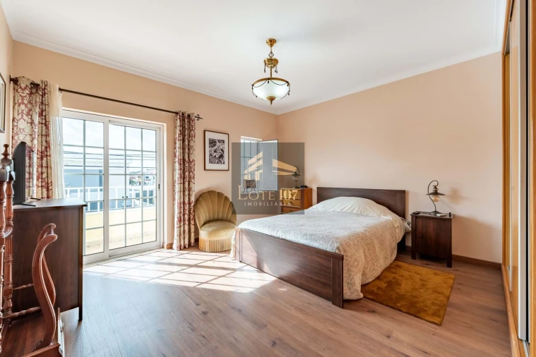 Moradia T4 para Venda em Seixal, Arrentela e Aldeia de Paio Pires Foto 38