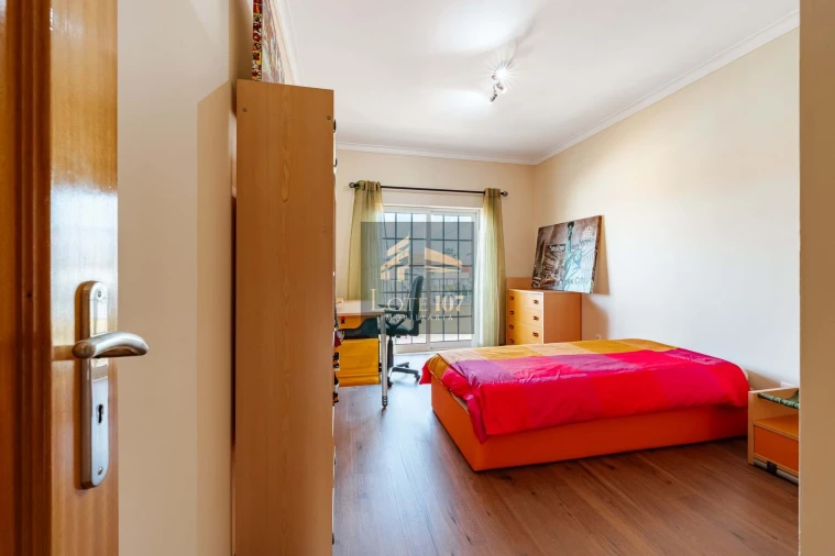 Moradia T4 para Venda em Seixal, Arrentela e Aldeia de Paio Pires Foto 33