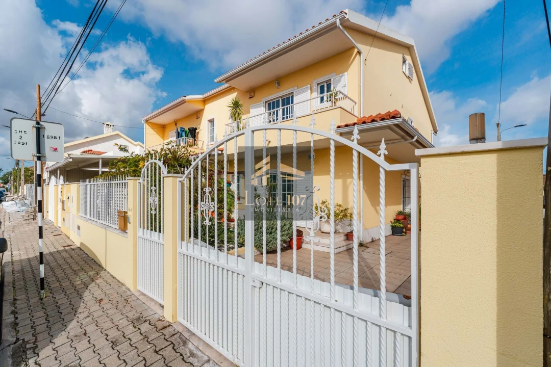 Moradia T4 para Venda em Seixal, Arrentela e Aldeia de Paio Pires Foto 47