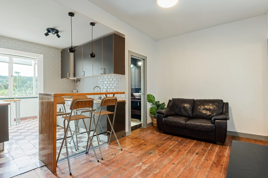 Apartamento T2 para Venda em Campolide Foto 2