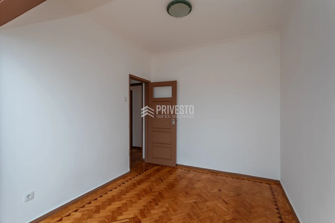 Apartamento T2 para Venda em Agualva e Mira-Sintra Foto 17