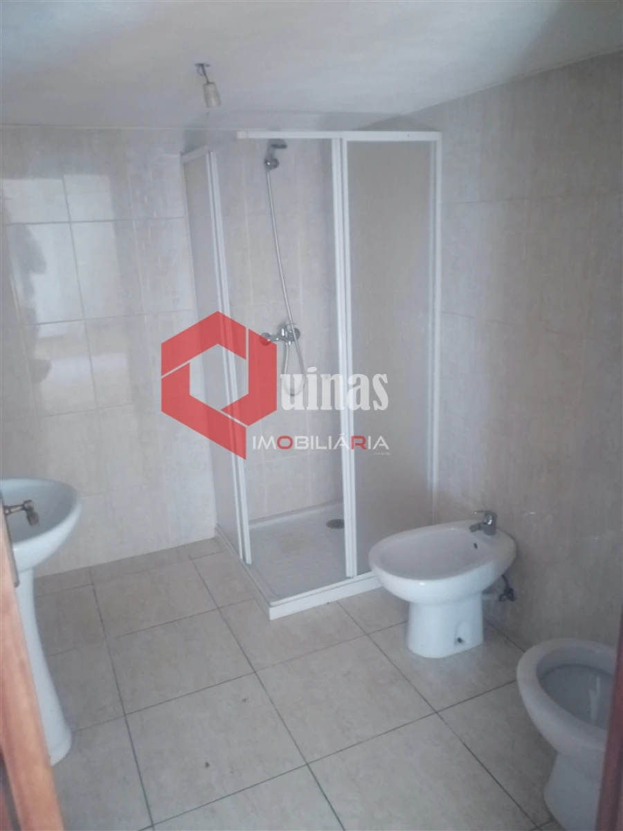 Moradia T1 para Venda em Baraçal Foto 9