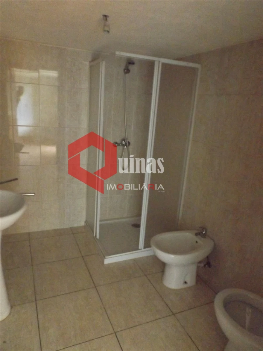 Moradia T1 para Venda em Baraçal Foto 35