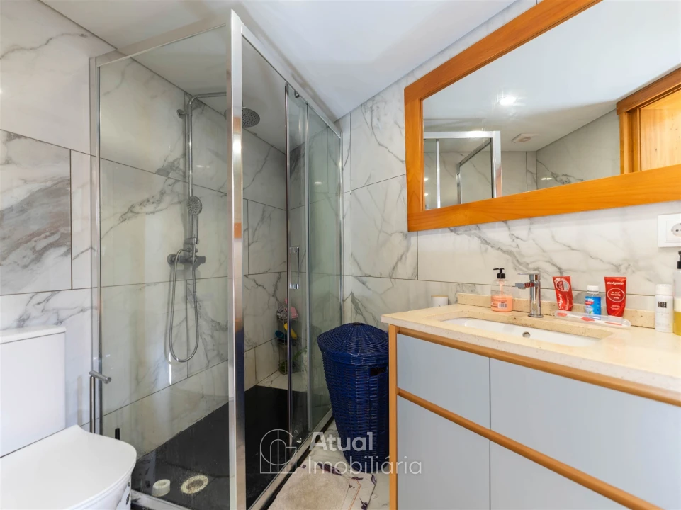 Moradia T6 para Venda em Regilde Foto 13