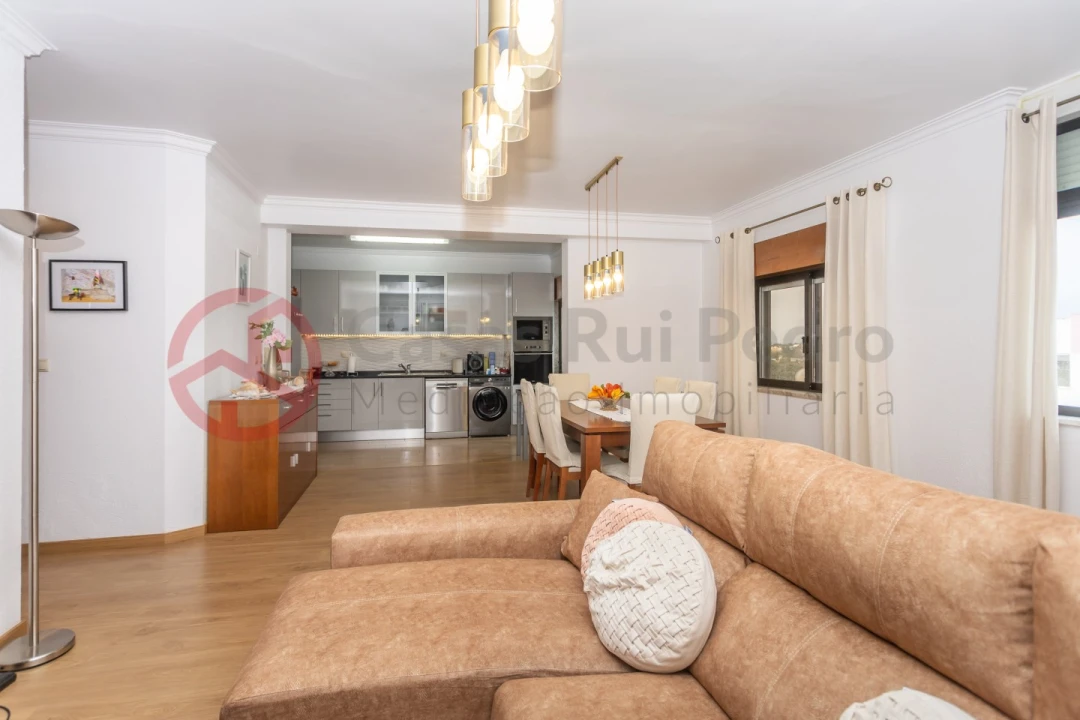 Apartamento T3 para Venda em Seixal, Arrentela e Aldeia de Paio Pires Foto 9